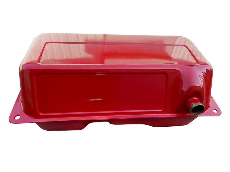 904 Back-mounted main fuel tank
