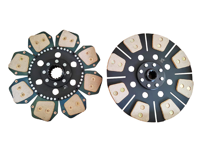 Clutch main plate and auxiliary plate